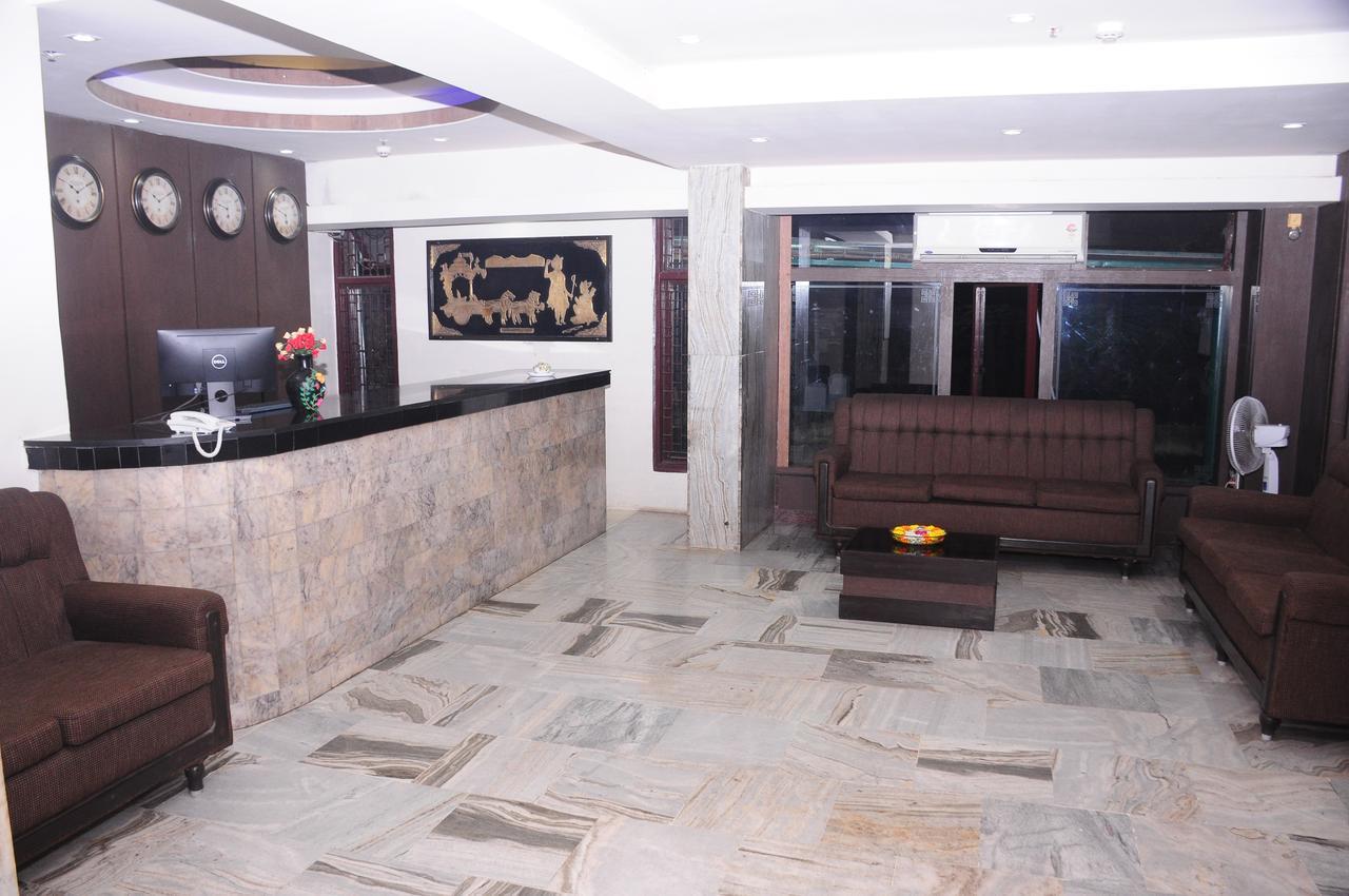 Hotel Surya Раджамандри Экстерьер фото