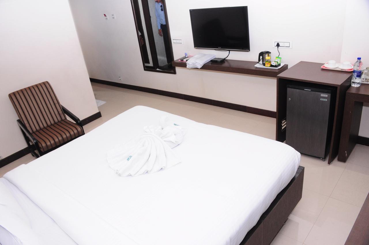 Hotel Surya Раджамандри Экстерьер фото
