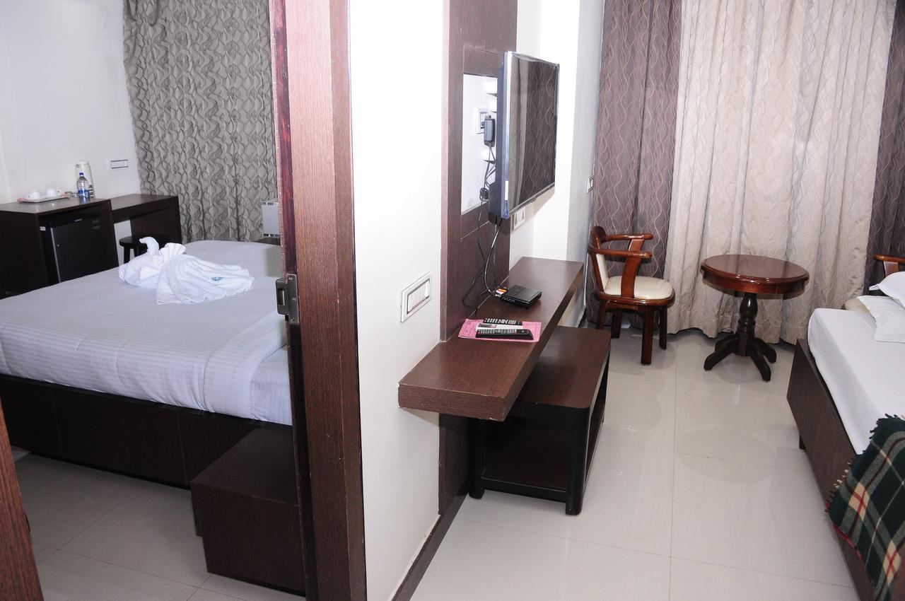 Hotel Surya Раджамандри Экстерьер фото