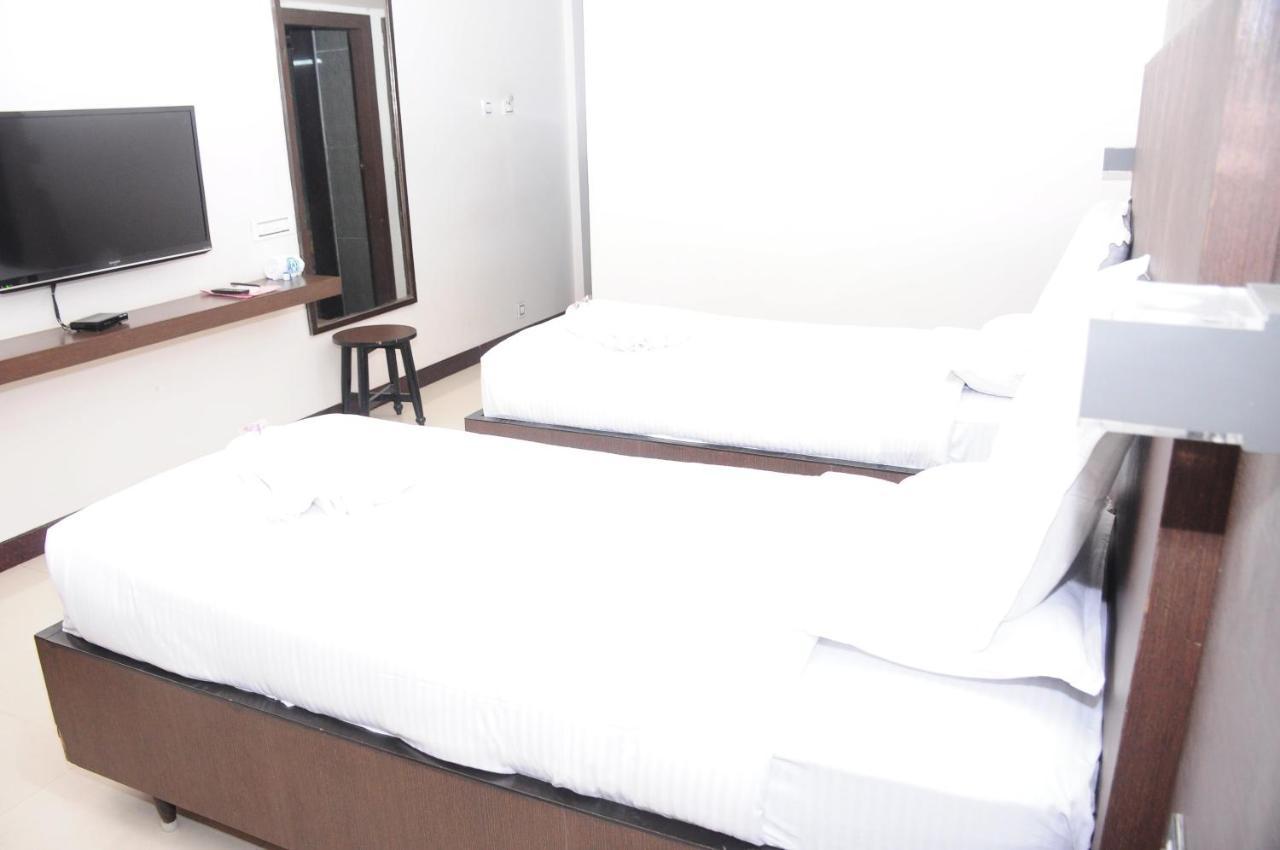 Hotel Surya Раджамандри Экстерьер фото